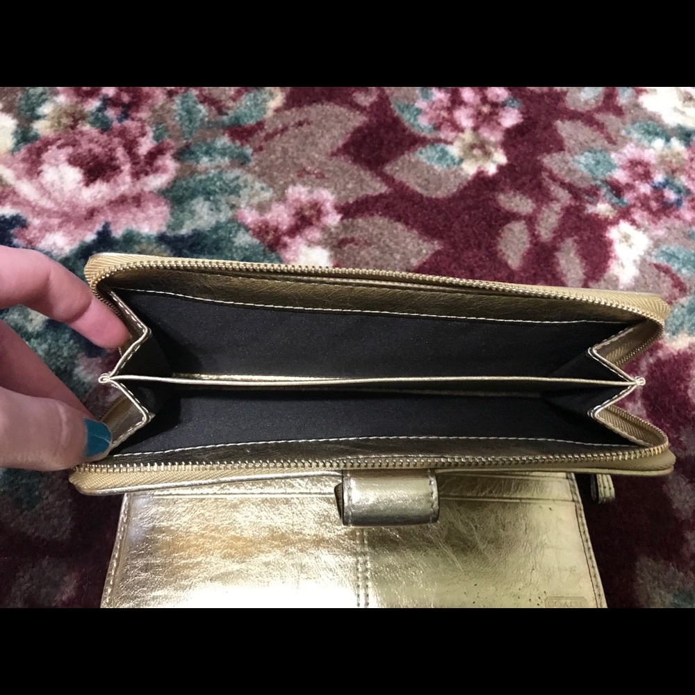 COACH wallet - Picture 4 of 4